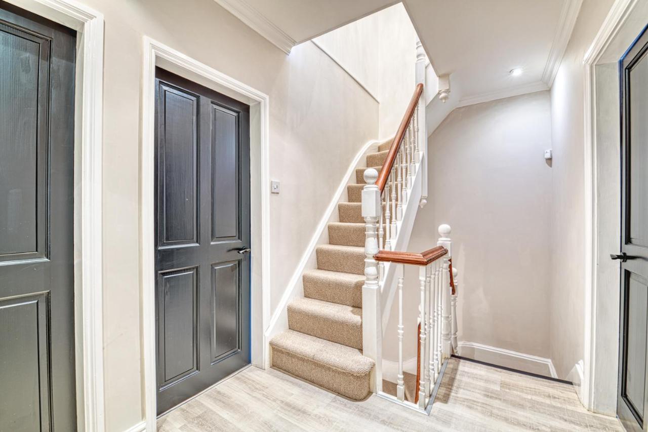 Вилла Luxury Georgian Townhouse With Cinema And Parking Честер Экстерьер фото